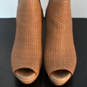 UGG Hamra Peep-toe Wedge Platform Booties; Women's Size 9 (US)